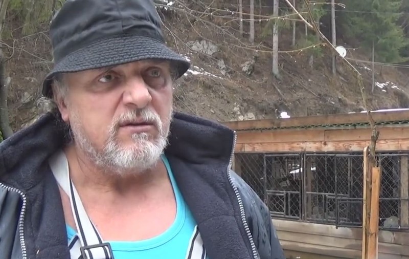 Şi-a făcut grădină ZOO în vârf de munte! GALERIE FOTO