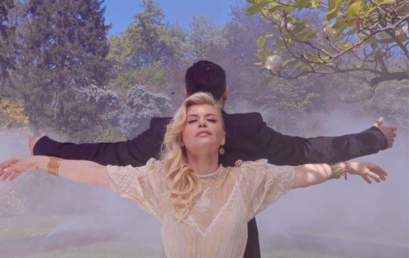Loredana a lansat videoclipul piesei "Ochii din vis" |  VIDEO&FOTO