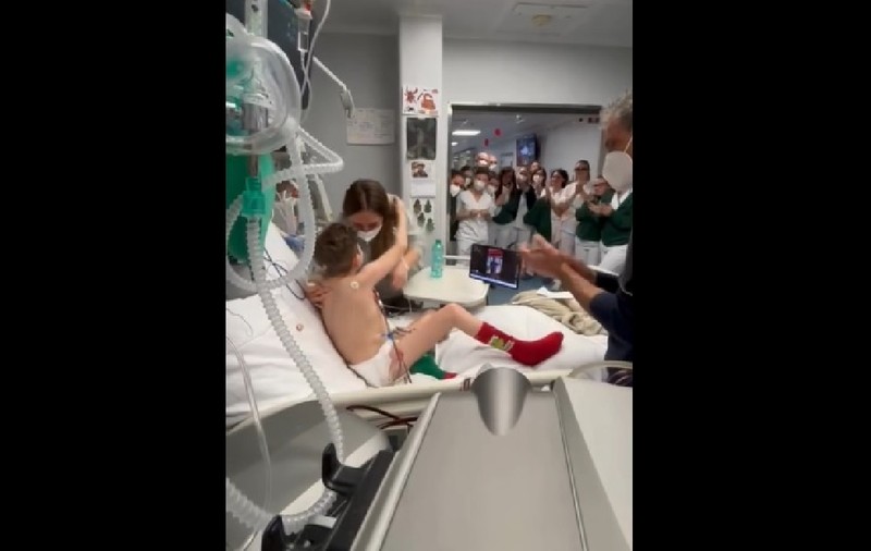 Reacția unui copil de 8 ani când e informat înainte de Crăciun că i s-a găsit o inimă pentru transplant