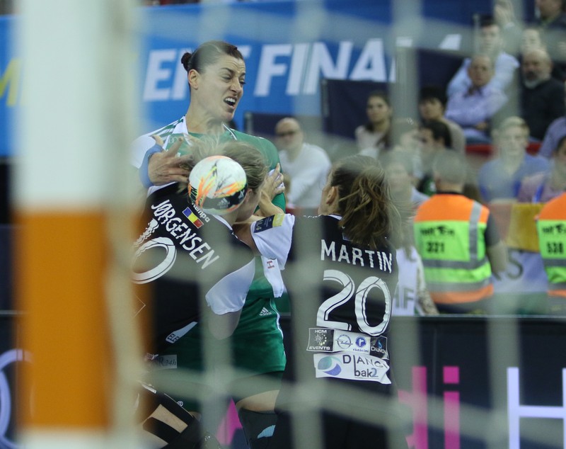 CSM Bucureşti este noua regină a Europei. Echipa noastră a câştigat, dramatic, la 7 metri, finala Ligii Campionilor la handbal feminin cu Gyor/ FOTO