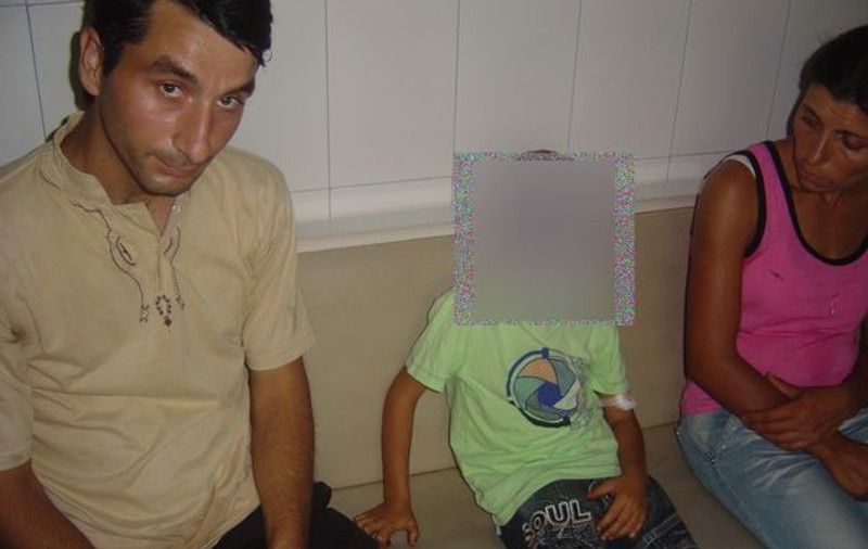 Copil şi tatăl său, atacaţi de o pisică sălbatică