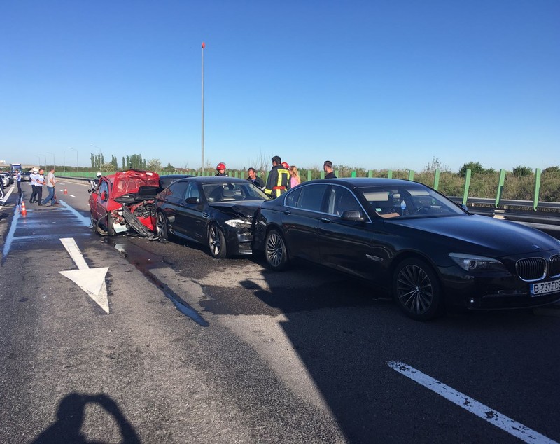 UPDATE/S-a reluat circulația rutieră pe Autostrada Soarelui, la Lehliu, după accidentul soldat cu șase răniți