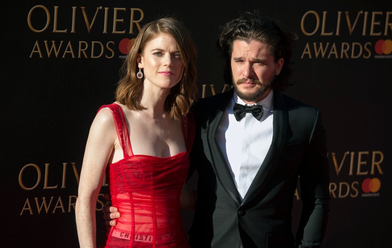 Kit Harington şi Rose Leslie s-au căsătorit la castelul Wardhill din Scoția. Cum au arătat cei doi actori