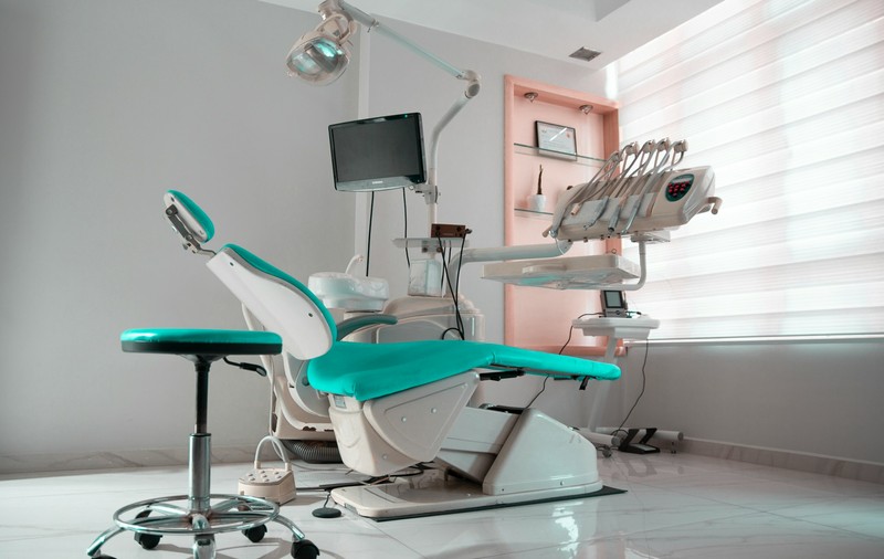 De la ce vârstă este recomandat tratamentul cu aparat dentar