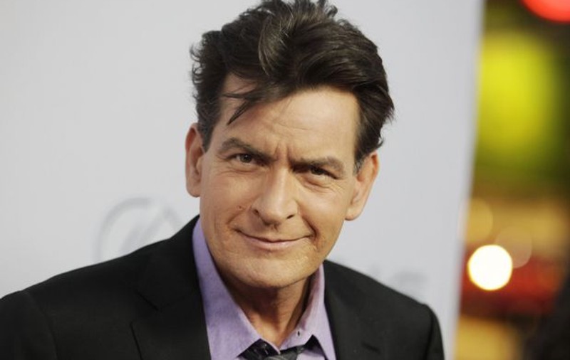 Charlie Sheen a fost atacat de o femeie în propria sa locuință. A încercat să-l stranguleze pe actor
