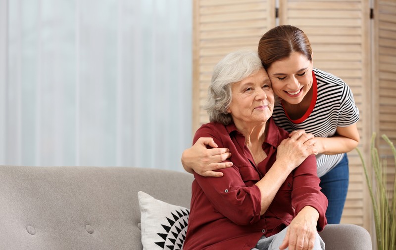 Lupta cu Alzheimer se mută la nivel celular. Terapia cu anticorpi monoclonali le oferă o șansă reală pacienților
