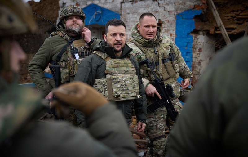 Război în Ucraina, ziua 711 | Volodimir Zelenski a vizitat trupele de pe frontul sud-estic. Zeci de morţi în atacul de la brutăria din Luhansk, acuză Moscova