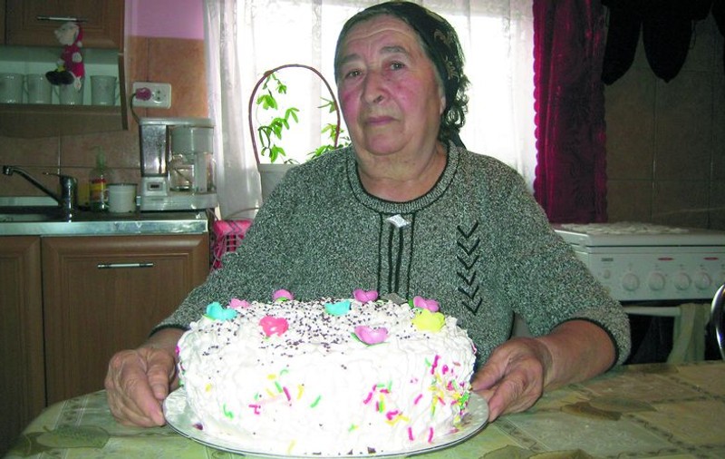 Poftiţi la tort din 3 ciocolate!