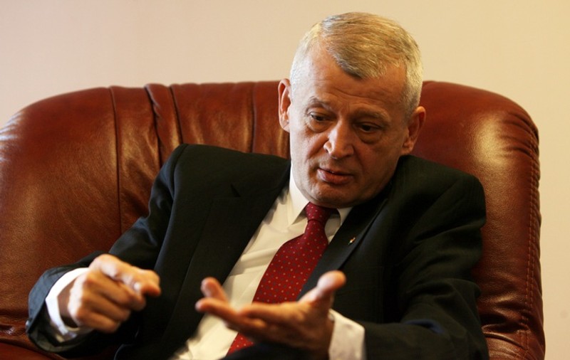 Sorin Oprescu, despre conducătorii din fotbal şi politică: ”Mai bine te retragi în glorie!”
