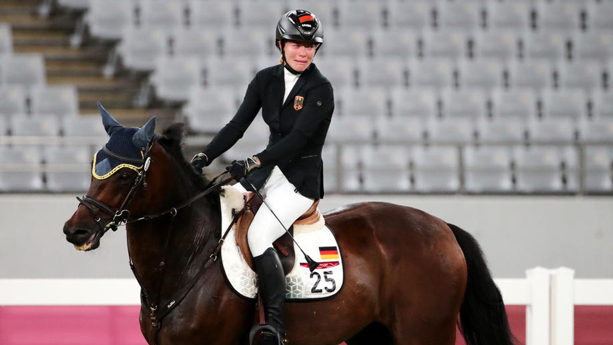 O antrenoare din Germania a fost exclusă de la Jocurile Olimpice Tokyo 2020 după ce a lovit un cal