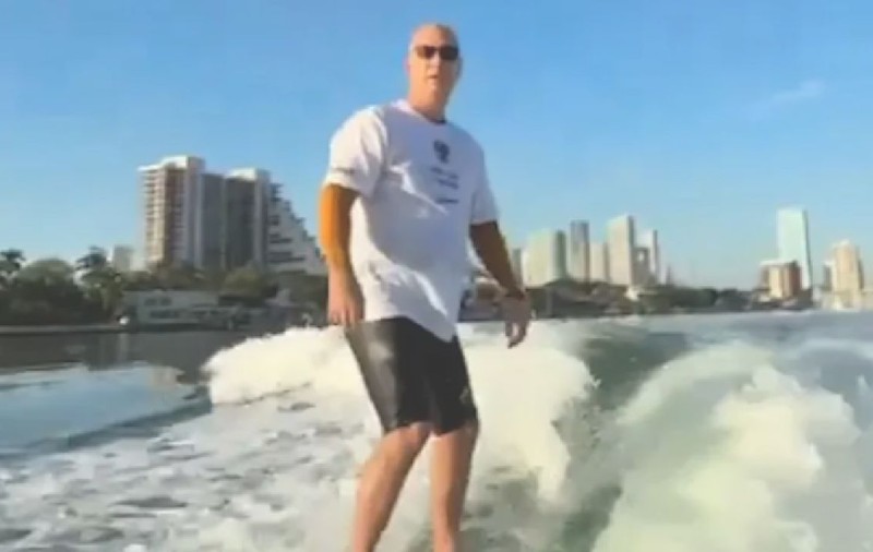 Negociatorul-șef al lui Vladimir Putin pentru Ucraina, filmat la surf în Miami, în timp ce președintele rus intensifica bombardamentele, iar Donald Trump și Volodimir Zelenski căutau soluții pentru pace