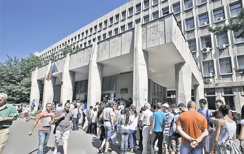 AU ÎNCEPUT ÎNSCRIERILE LA FACULTATE. Vezi AICI calendarul examenelor  