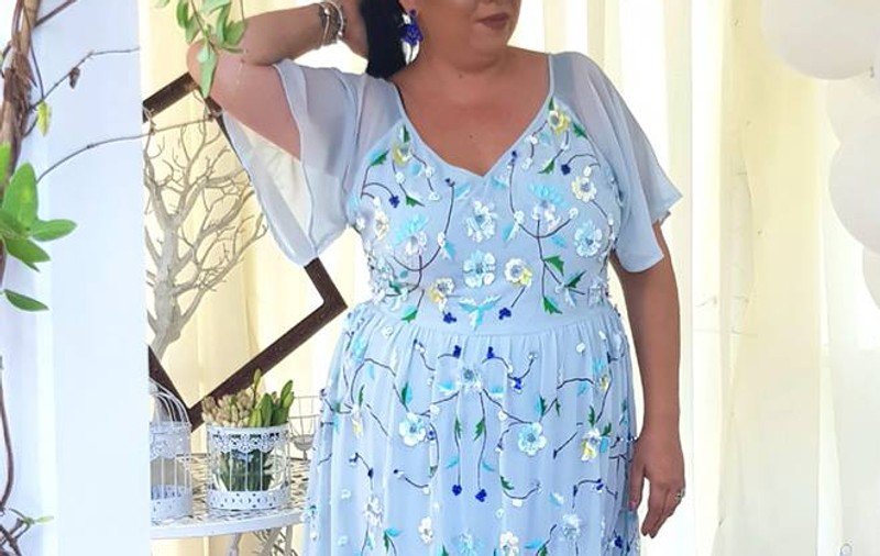 Oana Roman vrea să scape de gușă. A început un tratament de remodelare