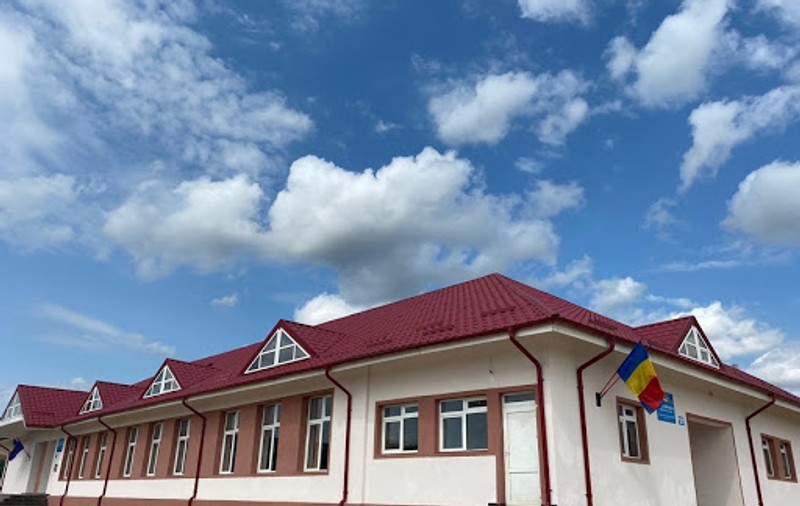 O școală a fost dată în folosință după 14 ani de la începutul lucrărilor. Ce spun autoritățile