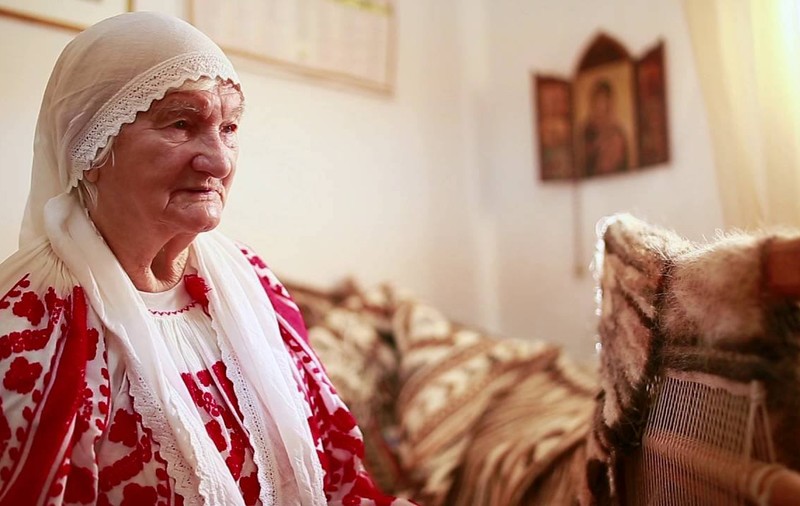 Creatoarea de artă populară Adela Petre a murit. UNESCO a distins-o cu titlul de „Tezaur Uman Viu”