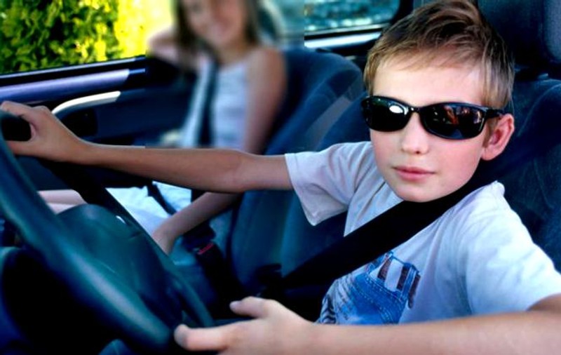 Un bărbat din județul Mureș a fost rețiunut pentru că i-a dat fiului de 13 ani mașina să o conducă