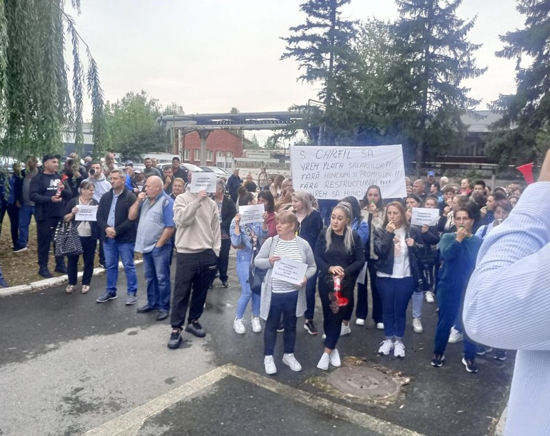 Grevă spontană la Carfil Brașov. „Azi plătim restanțele, dar lichidarea va întârzia”, spune directorul fabricii. Ce salariu are un angajat al uzinei care face drone militare
