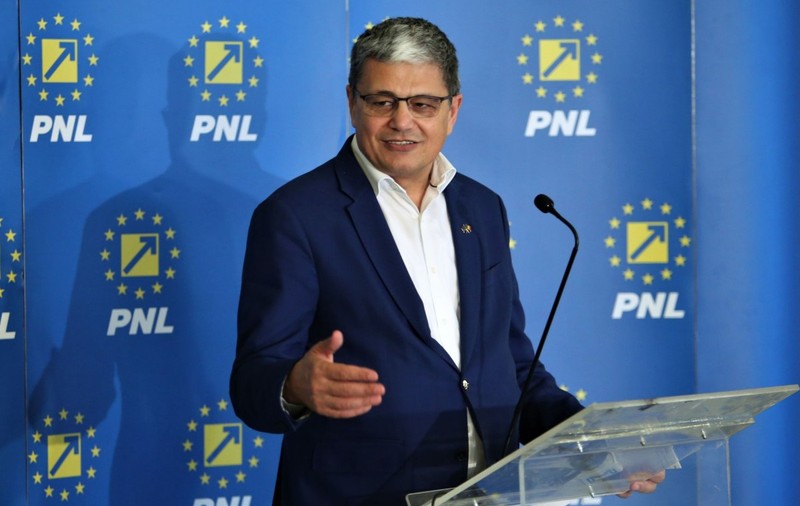 Proiectul de acordare a voucherelor sociale, extins până în iulie 2023, anunță Boloş. Cine va primi banii