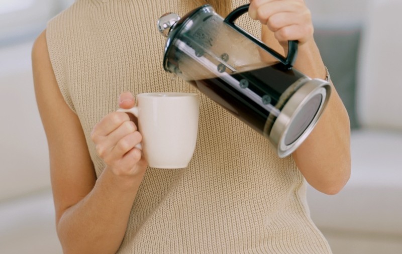 Cafeaua nu te scapă de mahmureală 