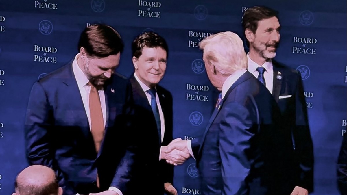 Nicusor Dan, Donald Trump isi strâng mana la o conferinta de pace