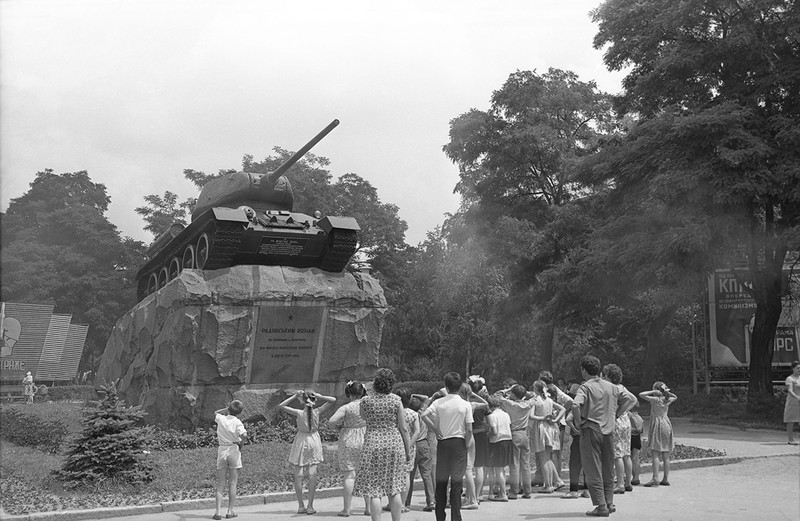 Zaporojie. Monumentul dedicat echipajului de tancuri a lui Nikolai Yatsenko, primul care a intrat în oraș în timpul eliberării sale de ocupanții naziști în timpul Marelui Război Patriotic din 1941-1945 | Foto: Hepta