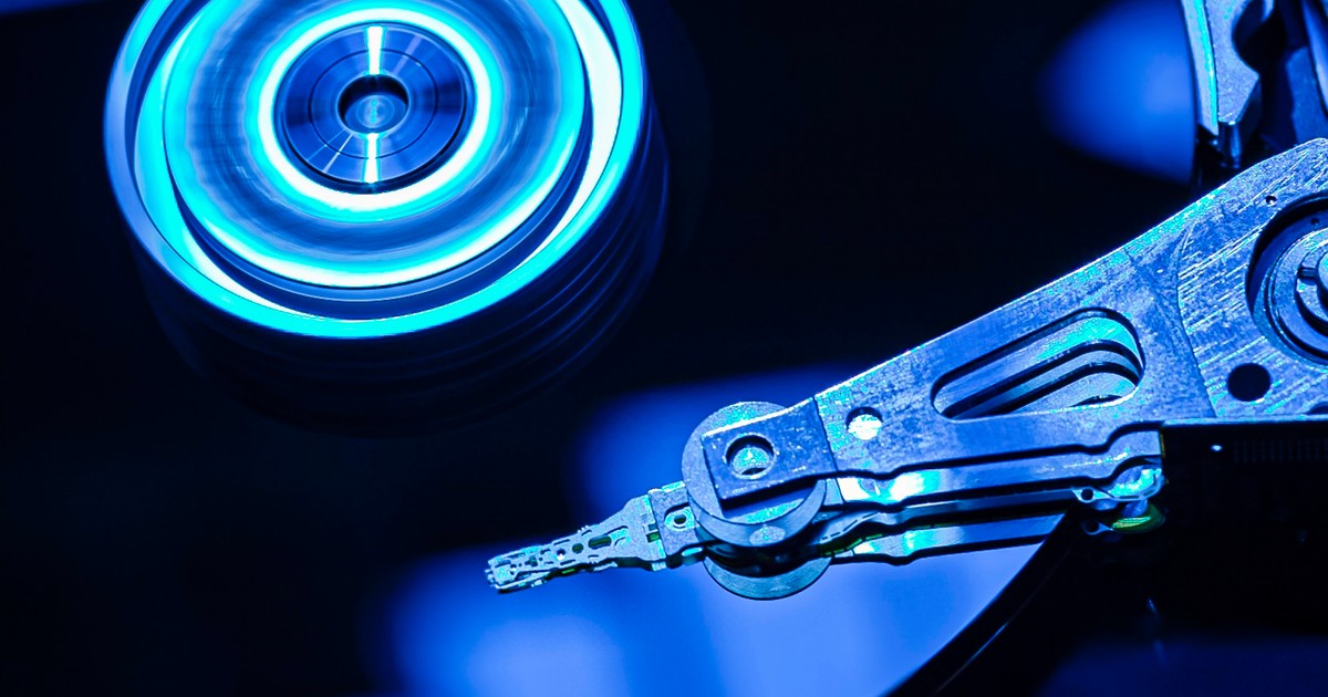 Imagine cu interiorul unui Hard Disk.