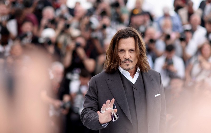 EXCLUSIV. Interviu la Cannes cu Johnny Depp. Despre nevoia ca bărbatul să-și recunoască slăbiciunea în fața femeii de lângă el: „În unele puncte, sunt mai mic decât tine”
