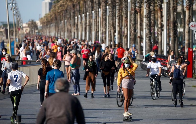 Spaniolii au ieșit să facă excerciții fizice în aer liber după 49 de zile de carantină
