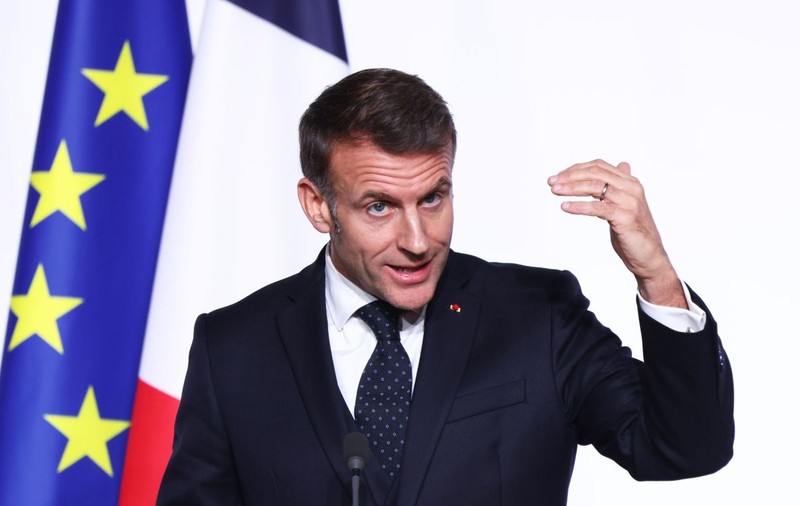 Lui Emmanuel Macron i se cere să renunțe la contul de pe X. Platforma, în mijlocul dezbaterii din Franța