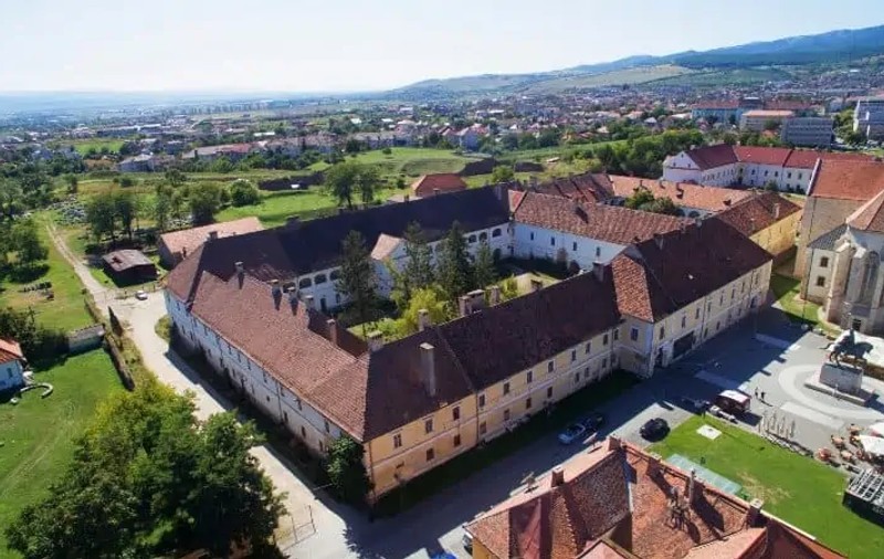 Palatul Principilor din Alba Iulia, redeschis special pentru expoziții unice dedicate Centenarului Încoronării. Ce vor putea vedea vizitatorii