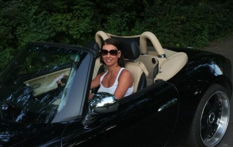 Cântăreața Natalia Barbu a rămas fără acoperiș deasupra capului din cauza miliardarului Nicolae Sota