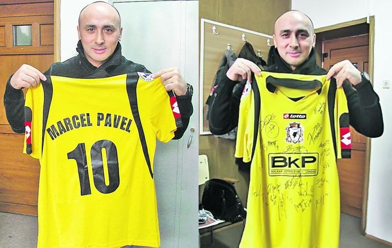 Marcel Pavel a primit un tricou cu numele lui de la Poli Timişoara