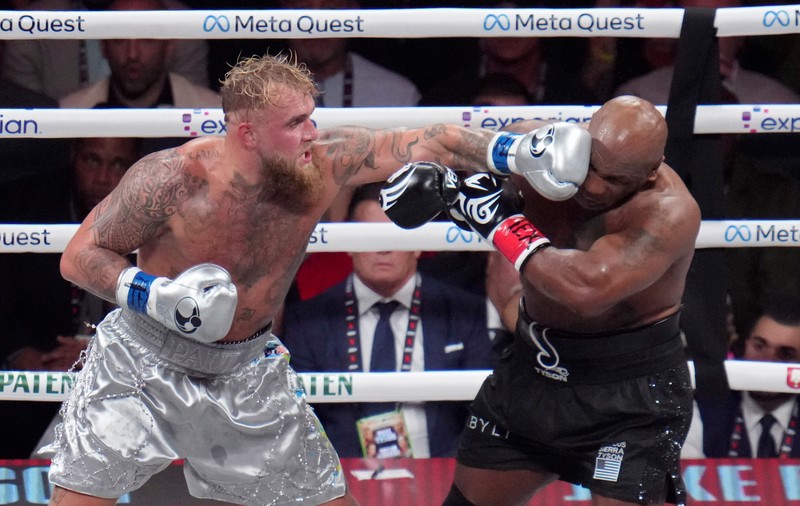 Abonații Netflix raportează „perturbări masive” ale transmisiei meciului de box dintre Mike Tyson și Jake Paul, aflat în desfășurare