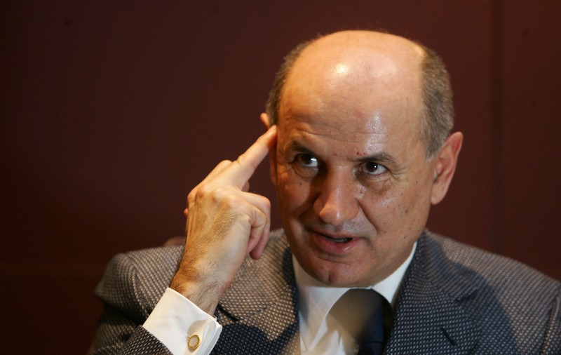 George Copos se apără de acuzațiile de ”plagiat subtil”: ”Nu sunt istoric, sunt un om căruia îi place istoria. M-a interesat mult Napoleon”. Confundă autorii din care susține că s-a inspirat!