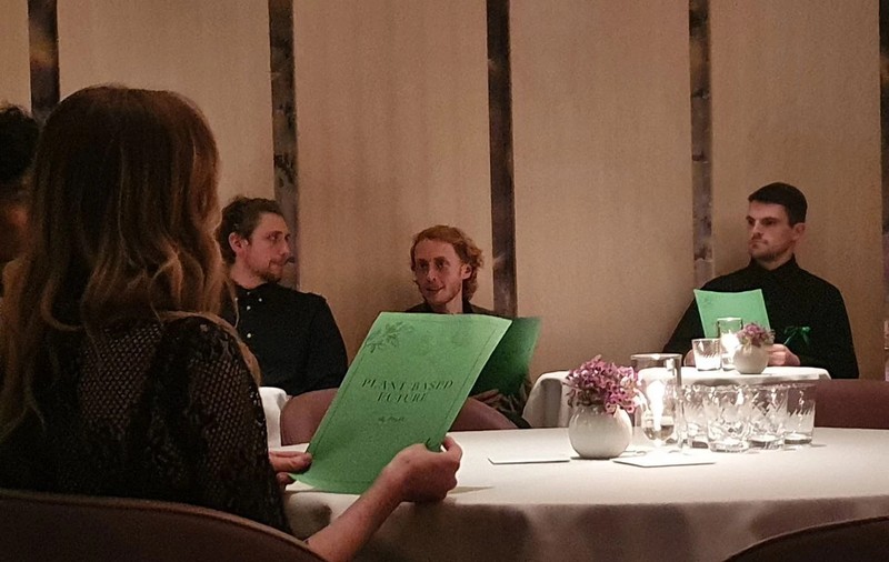 Activiștii de mediu au ocupat restaurantul de trei stele Michelin al lui Gordon Ramsay, din Londra