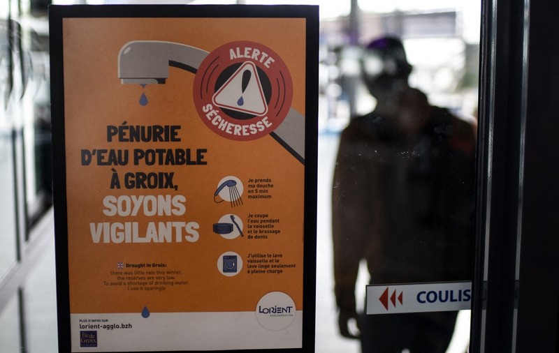 Peste 100 de orașe din Franţa au rămas fără apă potabilă. E „alertă de secetă” și la Paris