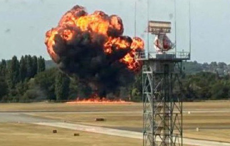 Un avion mic de pasageri s-a prăbușit și a explodat la câteva momente după decolare pe un aeroport din Marea Britanie I VIDEO