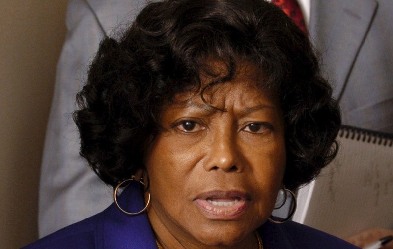 Katherine Jackson dă în judecată AEG pentru moartea lui Michael