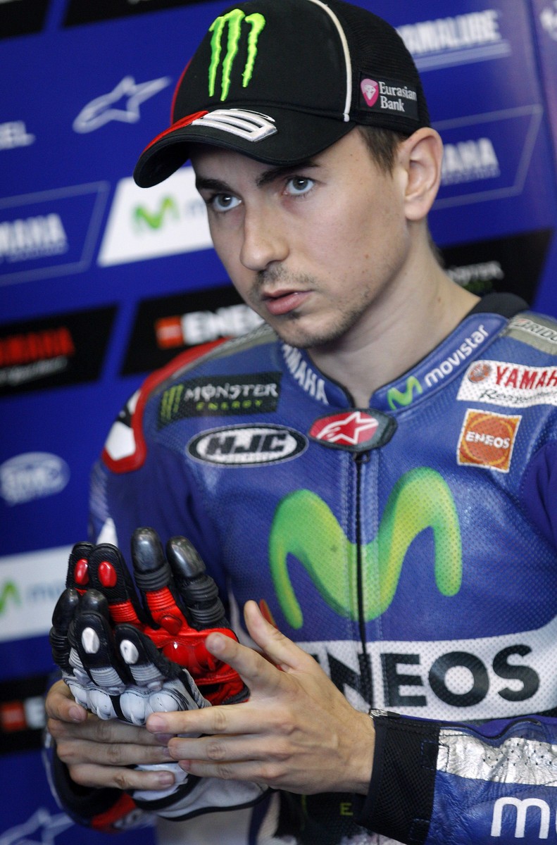 epa05013823 Spanish MotoGP rider Jorge Lorenzo of Movistar Yamaha is seen in the team's garage during the free training session held at the Ricardo Tomo circuit in Valencia, Spain, 06 November 2015. The Valencia Grand Prix will take place 08 November 2015. EPA/KAI FOERSTERLING