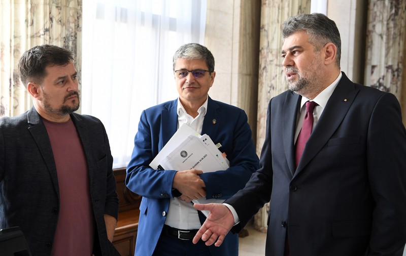 Cum văd experții scenariul majorării TVA pentru acoperirea găurii de la buget: „Transferi problema la cei mai amărâți, în loc să impozitezi marile averi și să elimini excepțiile”