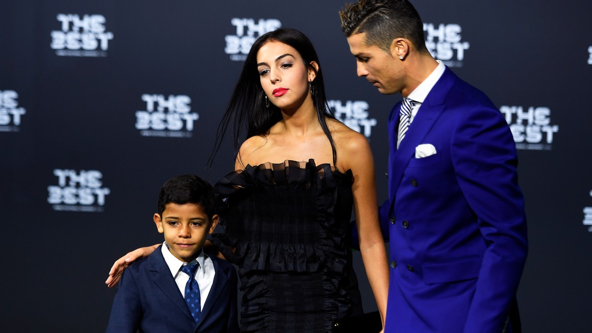 Iubita lui Cristiano Ronaldo a fost abandonată de părinți!