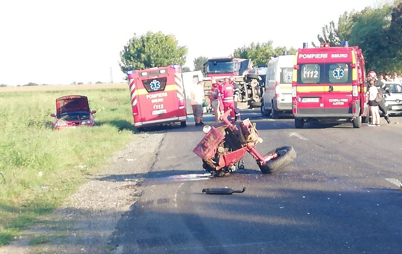 FOTO/ Accident cu cel puțin zece răniți în Buzău. Şoferul vinovat a fost prins de poliţişti
