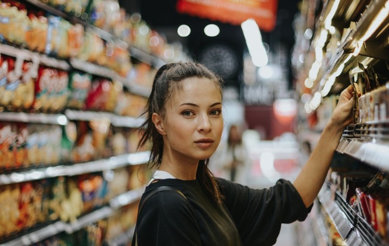 (Publicitate) 15 metode să economisești bani când cumperi din supermarket