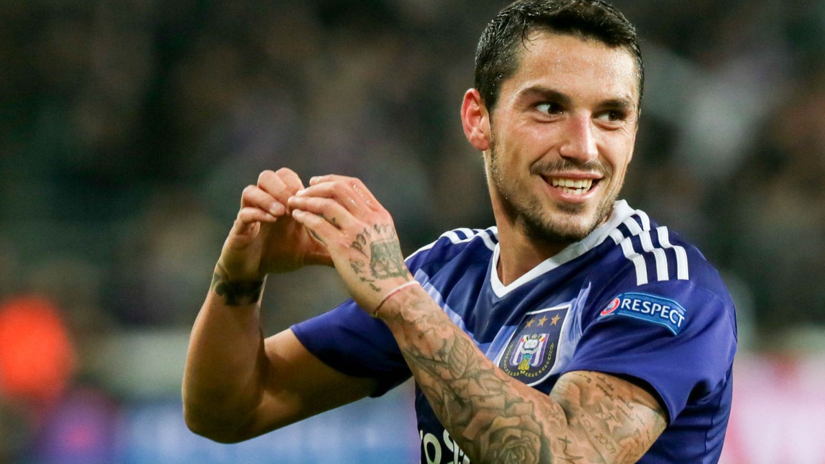 Revelionul fotbaliștilor este stropit cu alcool. Nicolae Stanciu s-a transferat în 2016 la Anderlecht
