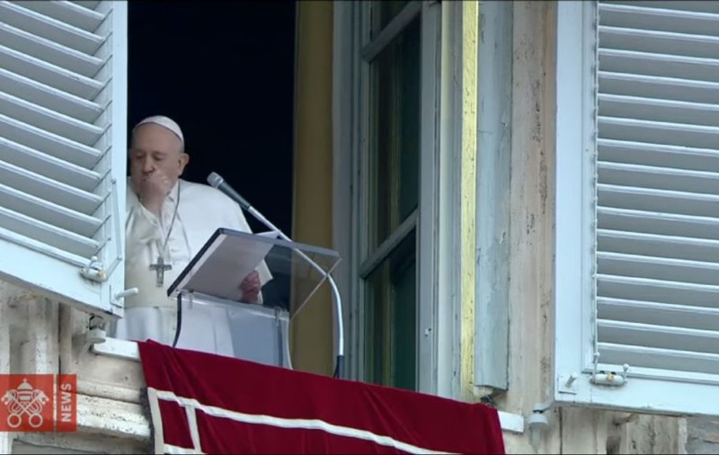VIDEO | Papa Francisc, prima apariție după anularea unor activități publice. A tușit de câteva ori