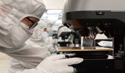 Laborator de testare al display-urilor Honor din Shenzen, China.
