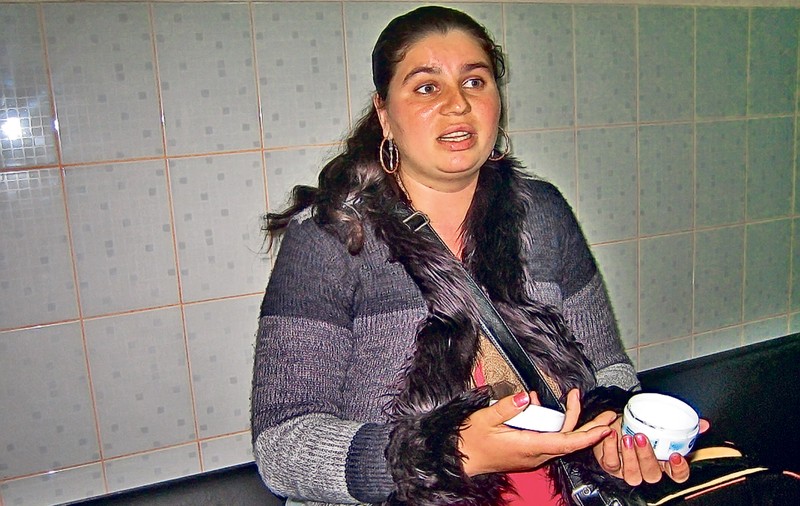 La spital, cu buza soţului în poşetă!