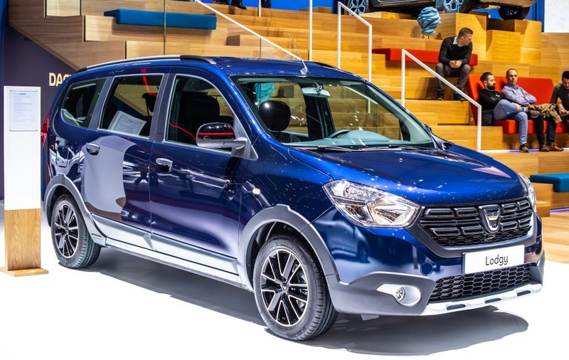 ”Scandalul Renault” ajunge și în presa belgiană. Proprietarul unei Dacia Lodgy reclamă că motorul mașinii era ”ca și cum a făcut frigărui pe el”