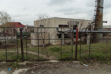 Gardul Spitalului Cernavodă are breşe generoase
