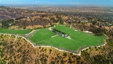 Imagine din dronă cu proprietatea de aproape 64 de hectare / sursă foto: robbreport.com